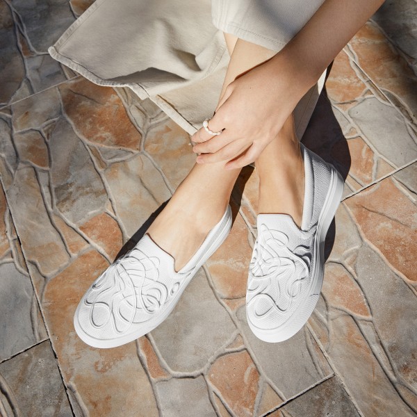 Classic Unisex Sneakers (V-Tune) - White